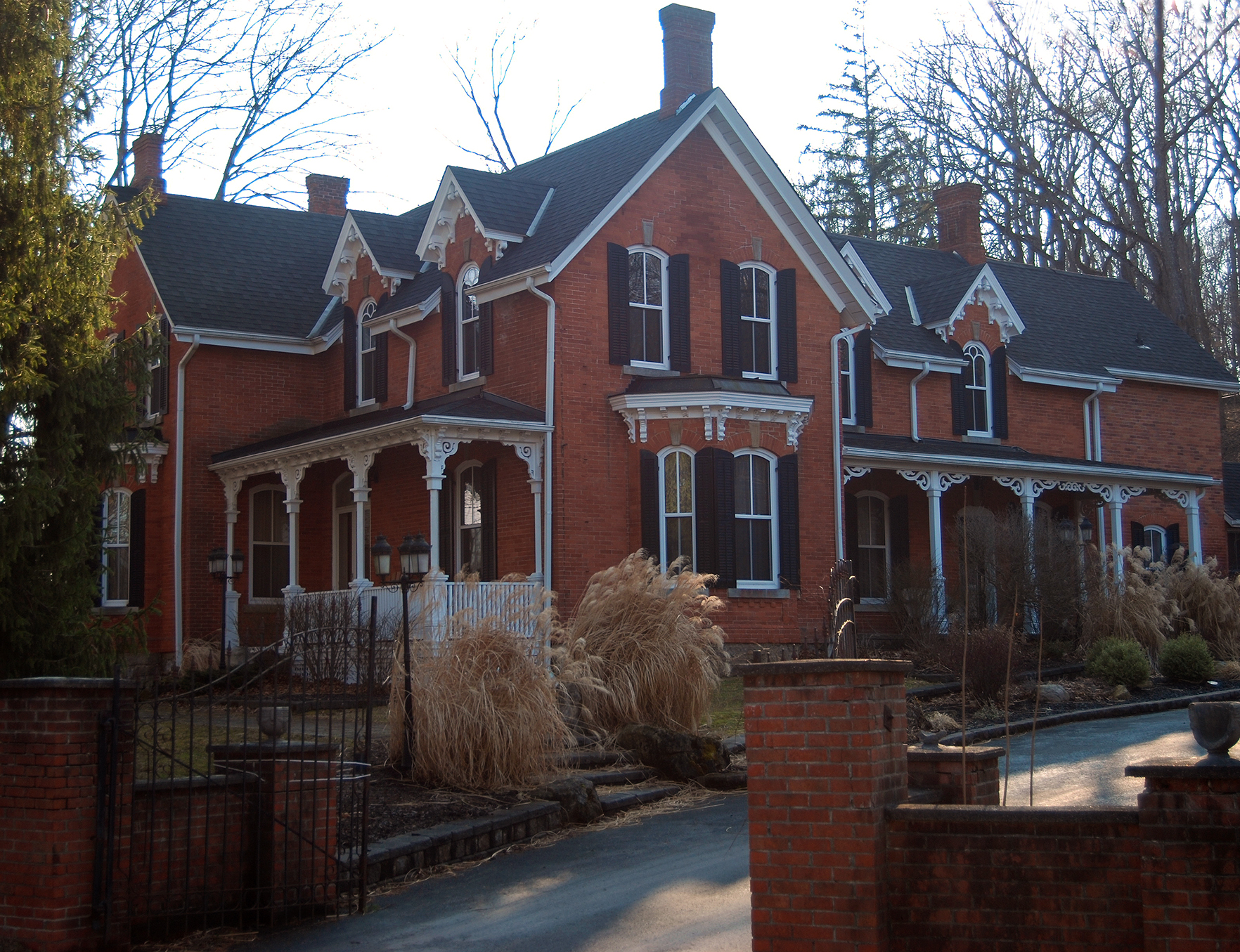 Gothic Farmhouse corner on